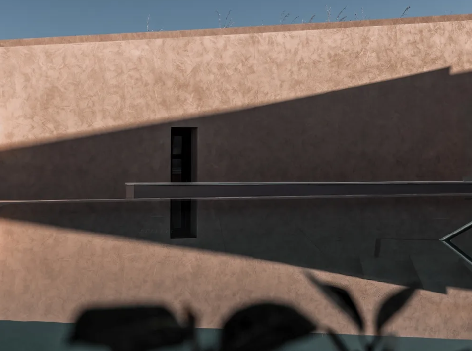 Застывшая лава: отель на Санторини по проекту KCP Architects