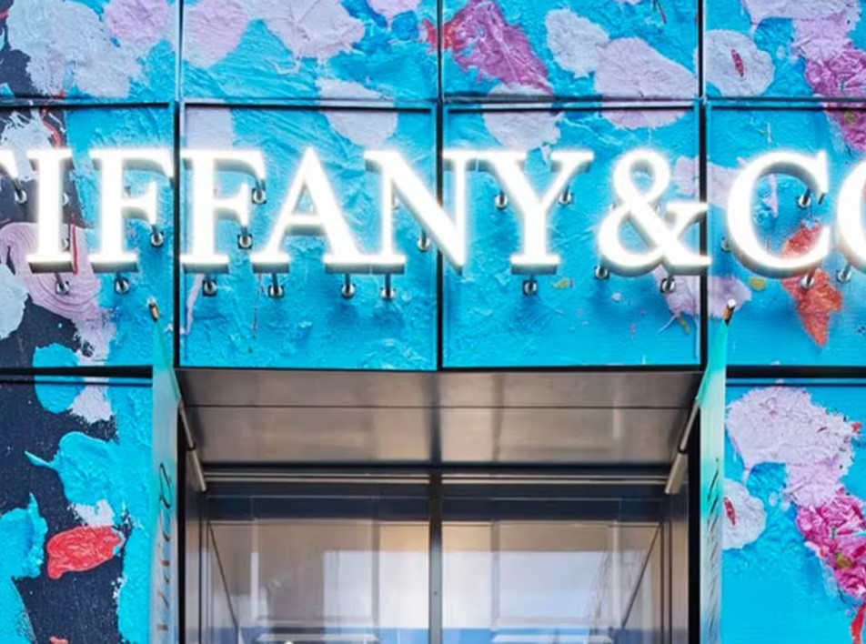 Дэмиен Херст украсил фасад бутика Tiffany & Co в Токио