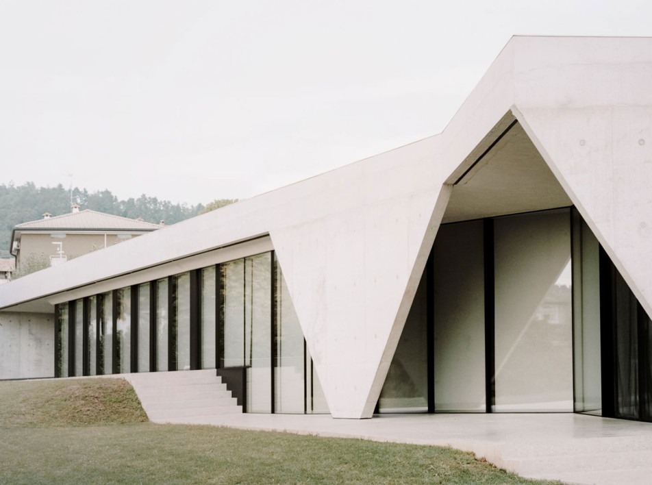 Studio Colleoni Previtali: бетонный дом в Бергамо