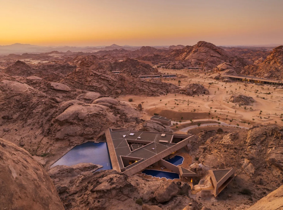 Desert Rock: футуристический отель в горах Саудовской Аравии по проекту Oppenheim Architecture