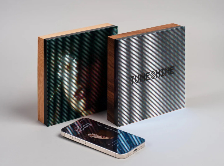 Гаджет Tuneshine, транслирующий обложку музыкального альбома