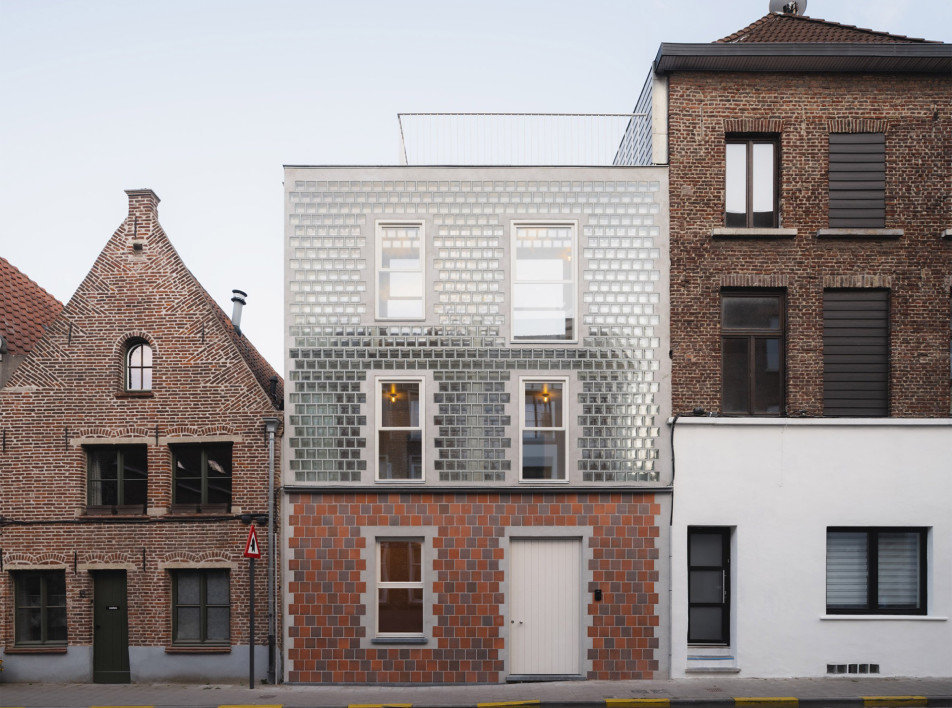 Дом со стеклянным фасадом в Бельгии: проект Delmulle Delmulle Architecten