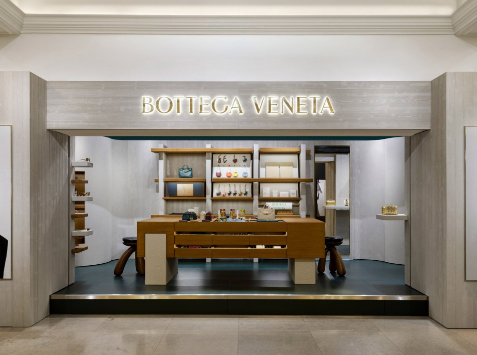 Поп-ап Bottega Veneta в Лондоне, вдохновленный модернизмом