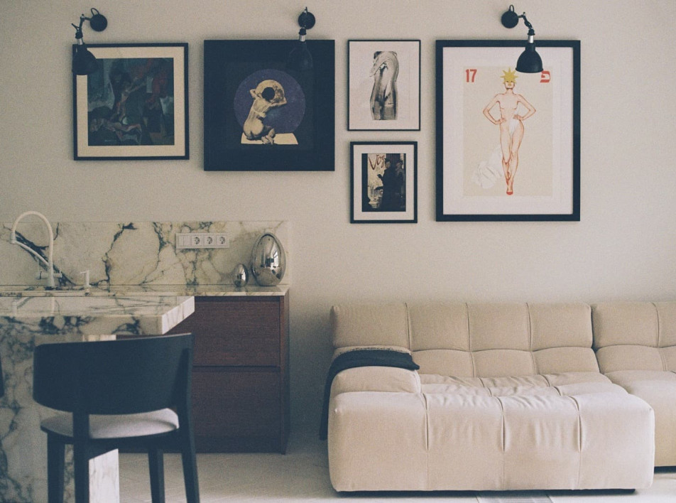 Небольшая квартира для коллекционеров искусства: проект Наташи Барановой и Полины Медведевой