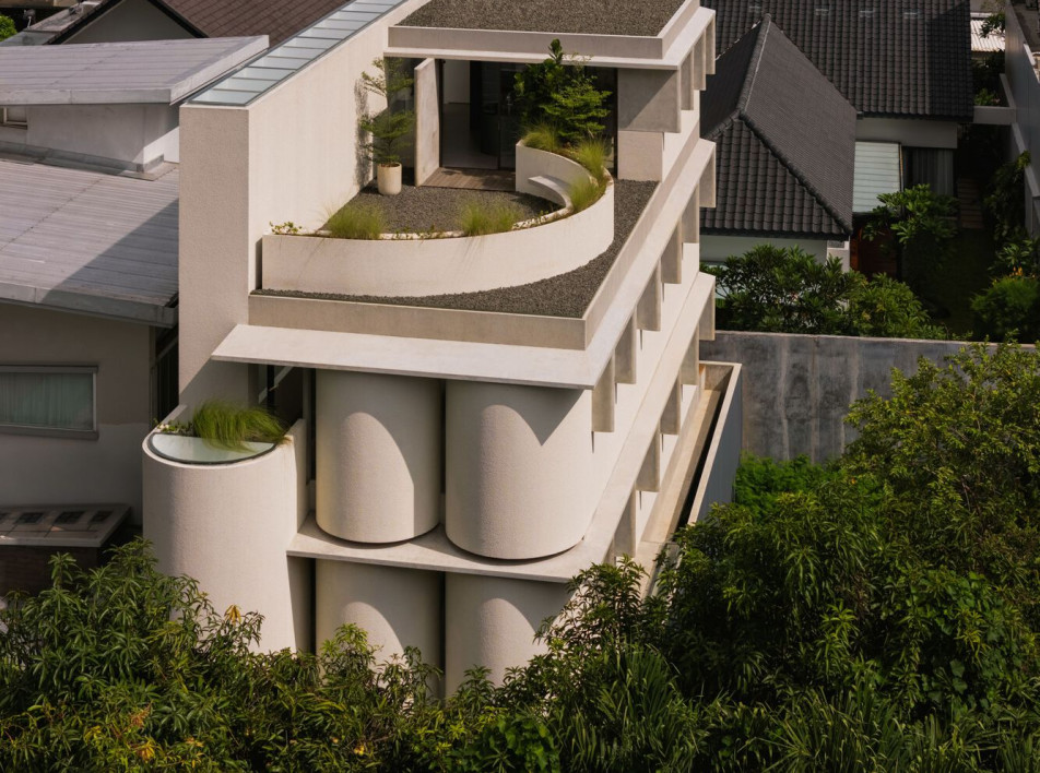 Дом с изогнутым фасадом в Джакарте: проект Isso Architects