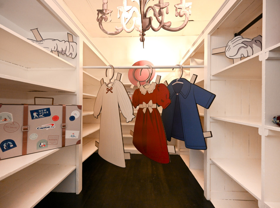 Сюрреалистическая инсталляция Анны Вейант: «Кукольный домик» в Нью-Йорке