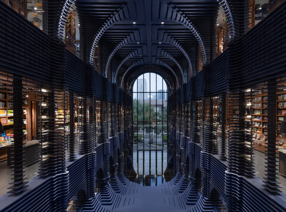 Книжный магазин Tianjin Zhongshuge с кирпичными полками в Китае