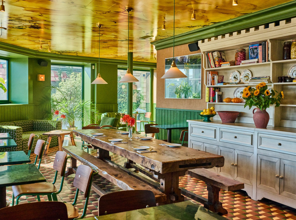 Бистро Deux Gares Express в Париже по проекту Люка Эдварда Холла