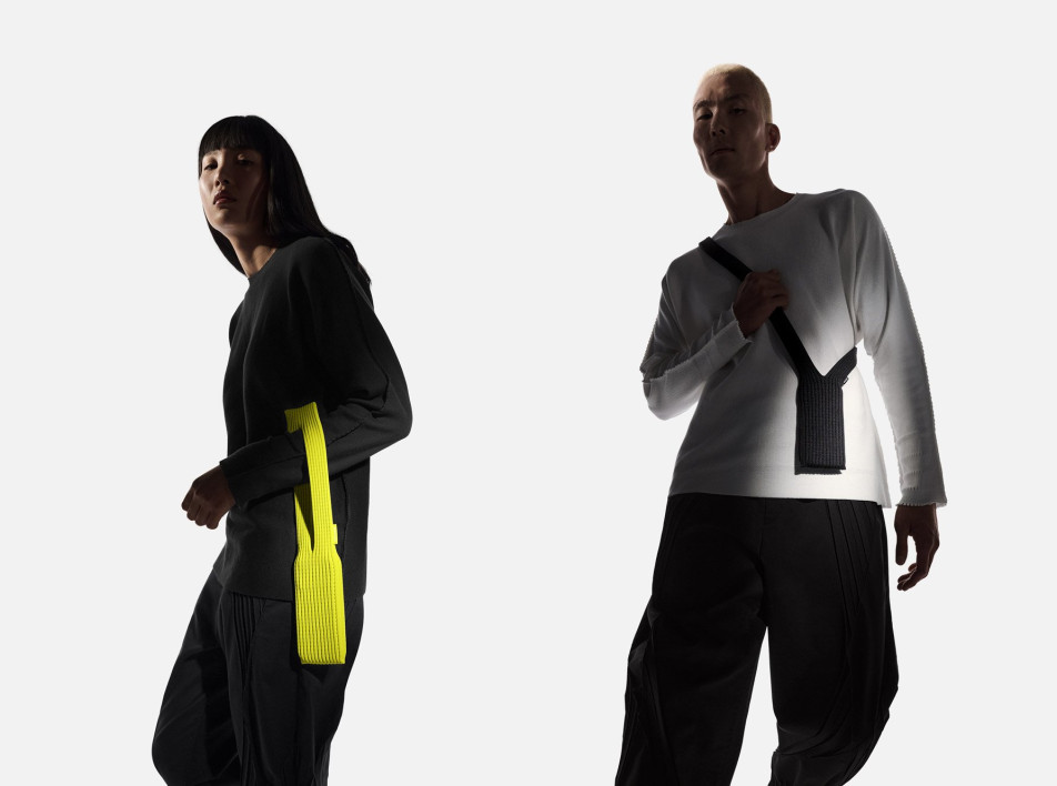 Issey Miyake и Apple: яркие чехлы-«карманы» для смартфонов