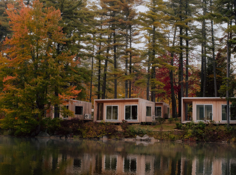 Экокурорт на берегу озера в Массачусетсе: «круглогодичный ландшафтный отель» от Alander Construction