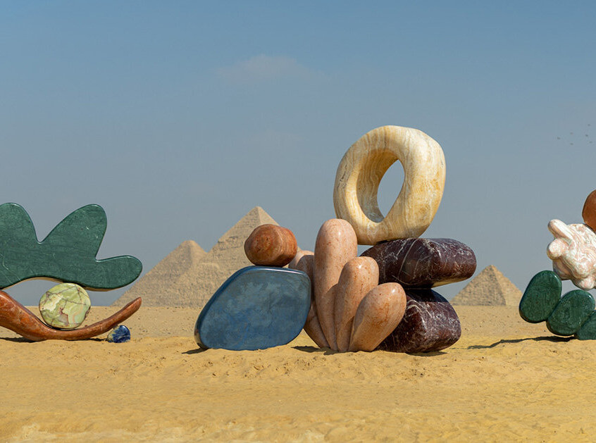 Монументальные каменные скульптуры рядом с пирамидами Гизы