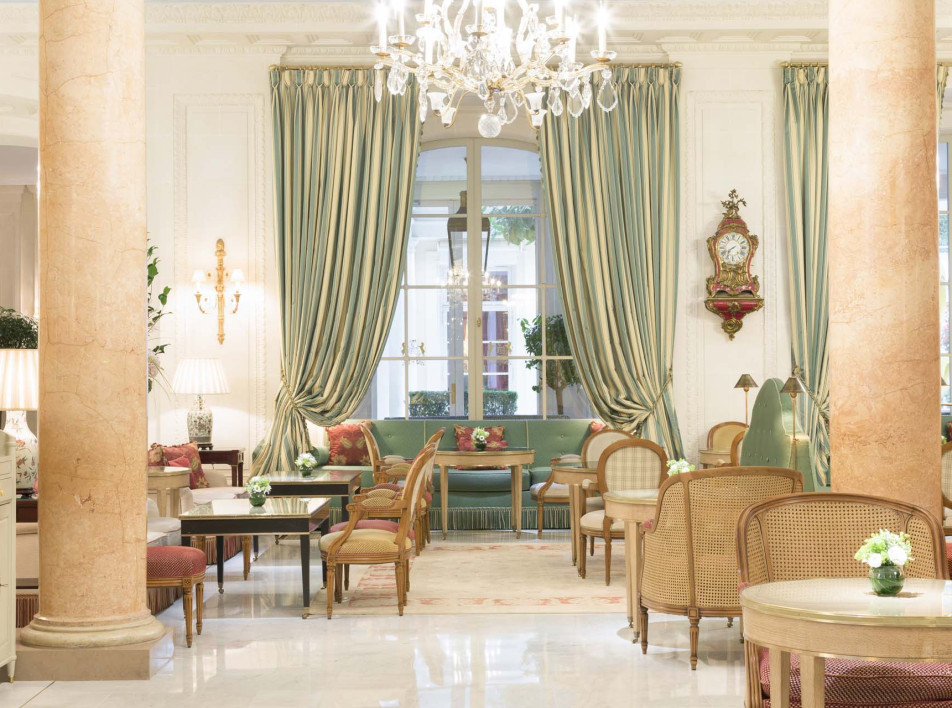 Рождество в Le Bristol Paris: столетний гранд-отель готов к праздничному сезону