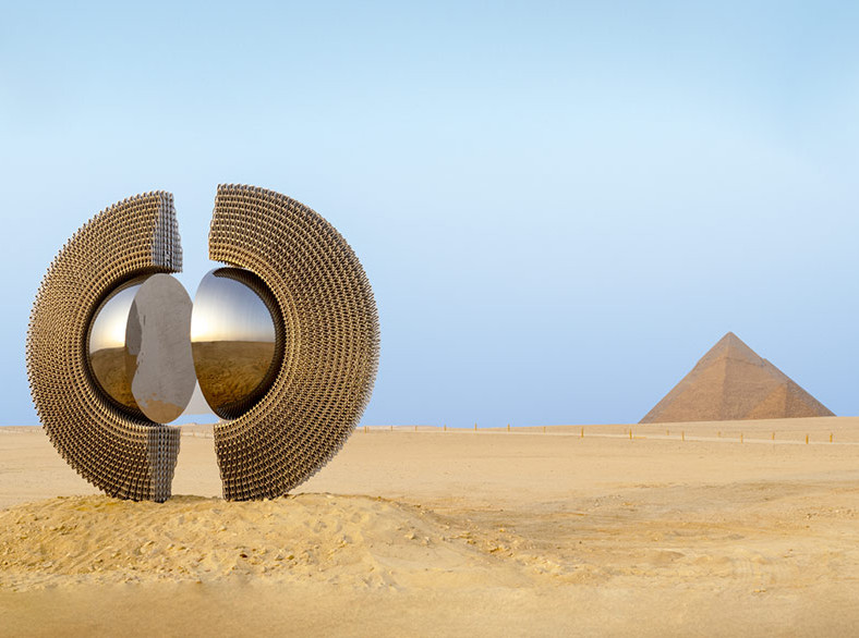 Светоотражающая алюминиевая скульптура The Shen на Art D’Égypte 2025