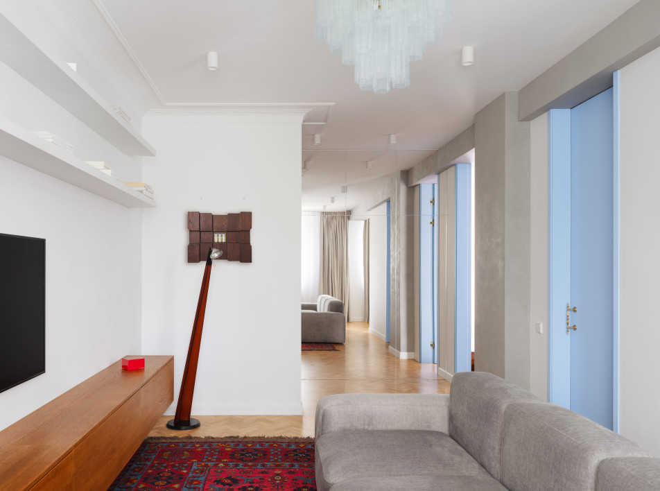 Квартира стилиста Алексея Сухарева в Москве: проект Марии Краснер и Майи Резниковой