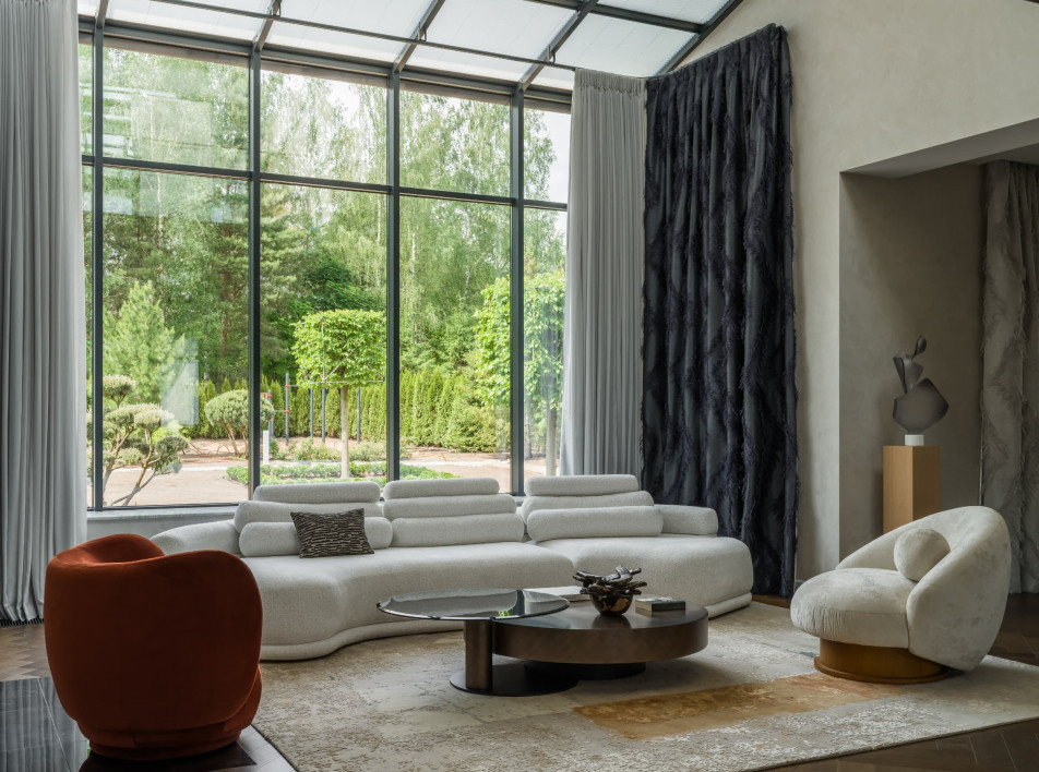 Тактильные фактуры и натуральные материалы в подмосковном доме: проект Влады Стеблины