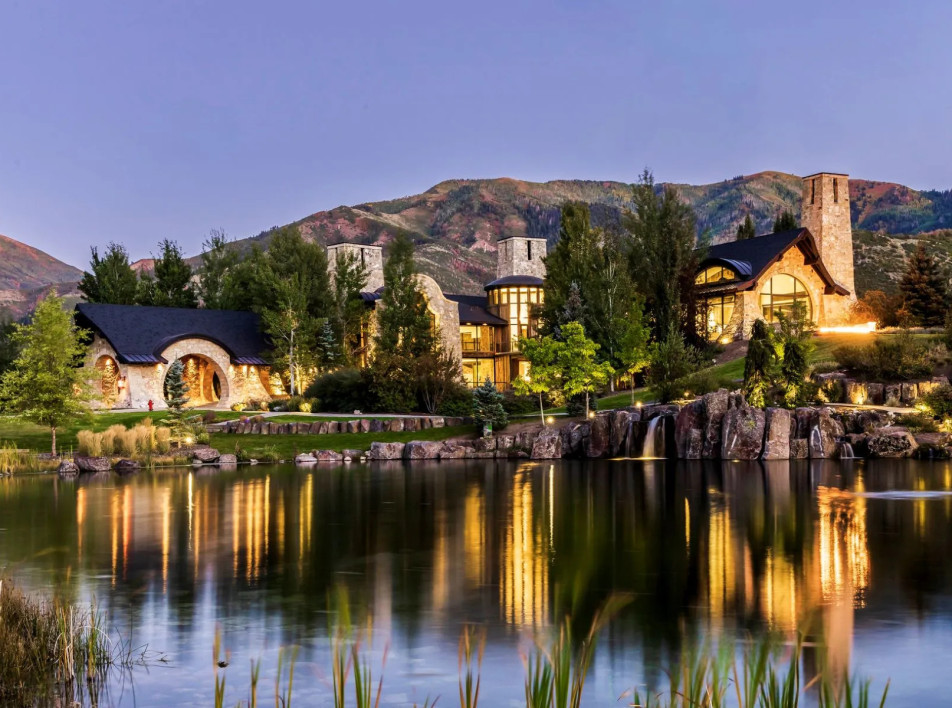 Резиденция по мотивам «Властелина колец» выставлена на продажу за 3,3 млрд рублей