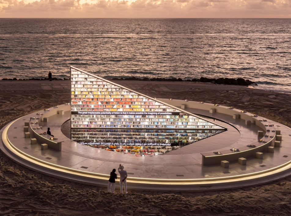 Вращающаяся библиотека Library of Us на пляже в Майами