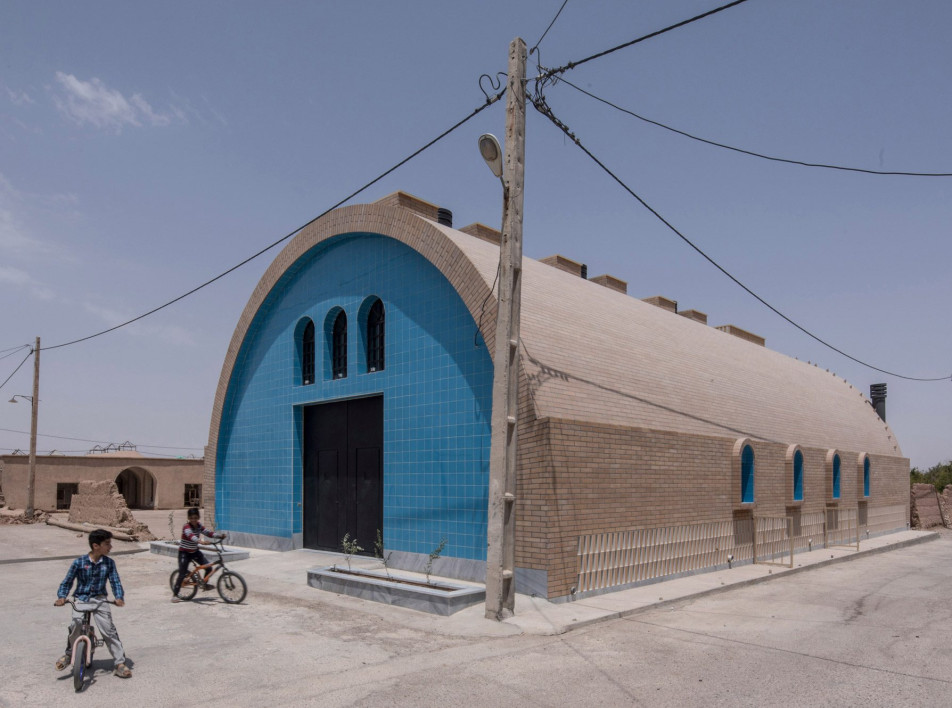 Общественная кухня с кирпичными сводчатыми перекрытиями в Иране