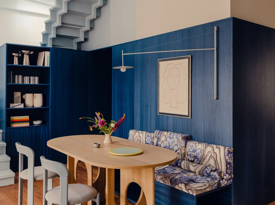 Апартаменты с синим архитектурным ядром: проект Bruzkus Greenberg в Берлине