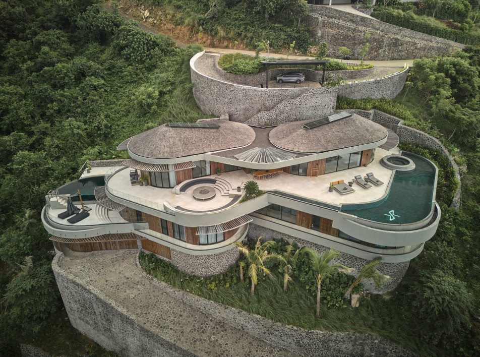 Дом на крутом склоне в Индонезии по проекту Алексиса Дорнье