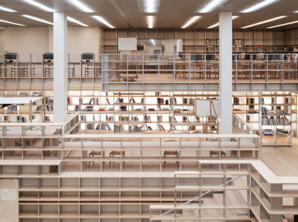 Многоуровневая арт-библиотека в здании бывшей электростанции