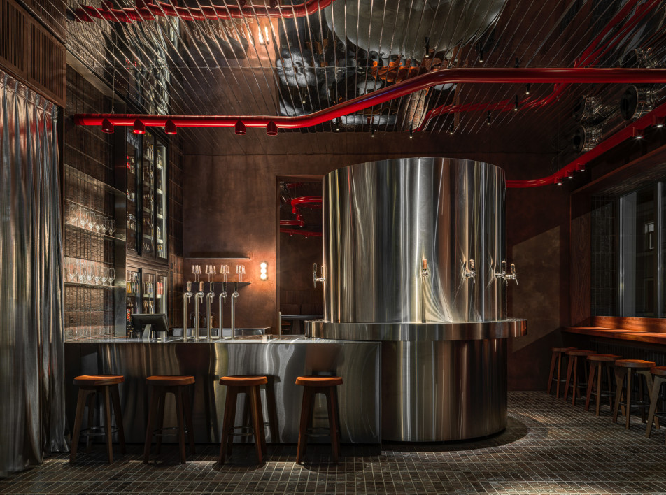 Бар 5 Green Bottles в бывшем паркинге в Казани: проект Ксении Евстафьевой