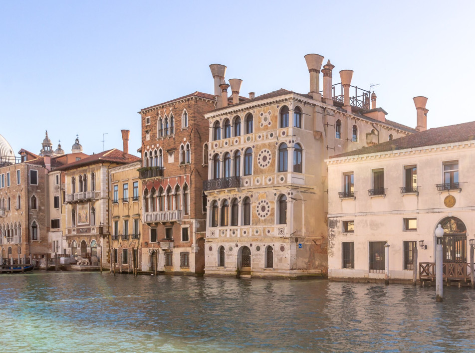 Венецианское палаццо с полотен Моне снова продается