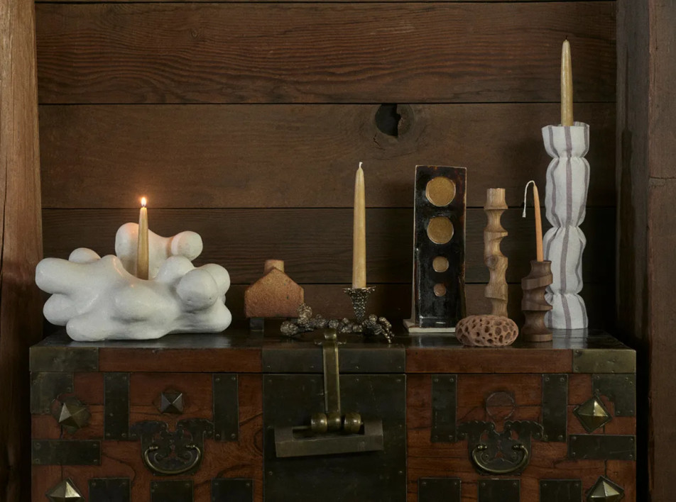 Выставка «100 подсвечников» в Калифорнии: мир одного предмета