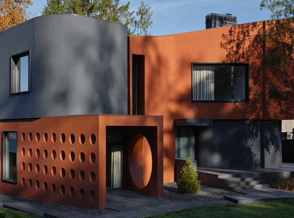 Выразительная архитектура и монохромный интерьер: дом по проекту Le Atelier