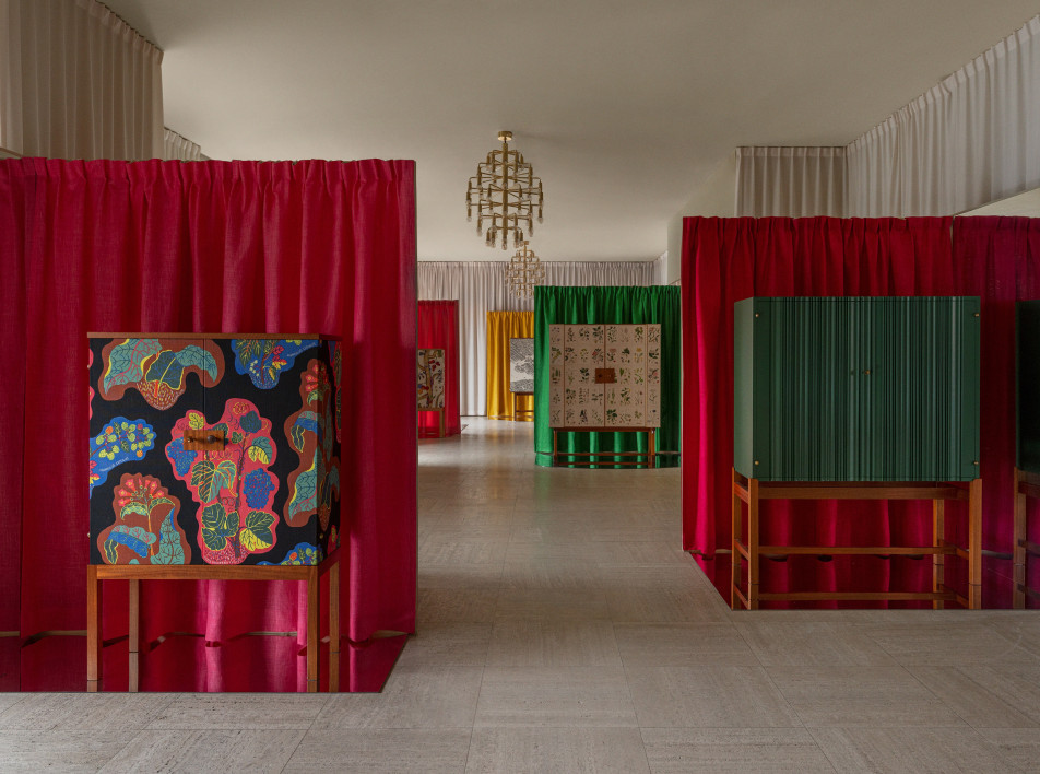 Выставка красочных шкафов Йозефа Франка в Стокгольме