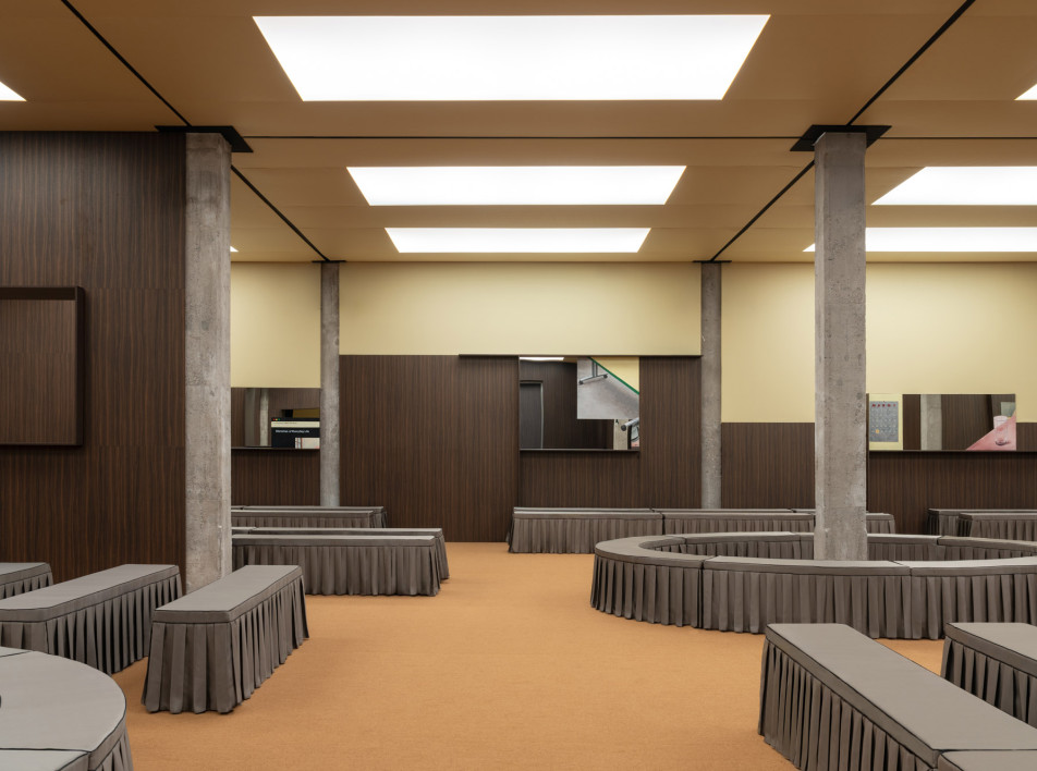 Сценография для показа Marni от студии Formafantasma: диорама повседневности