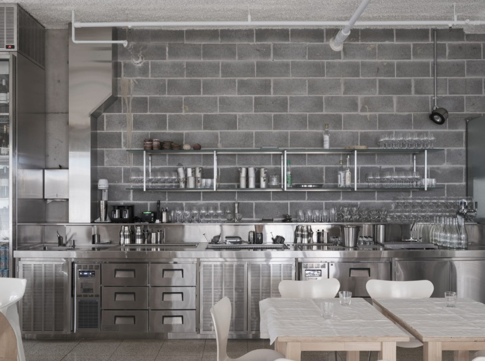 Греческий ресторан с металлической отделкой в Австралии: проект AP Design House