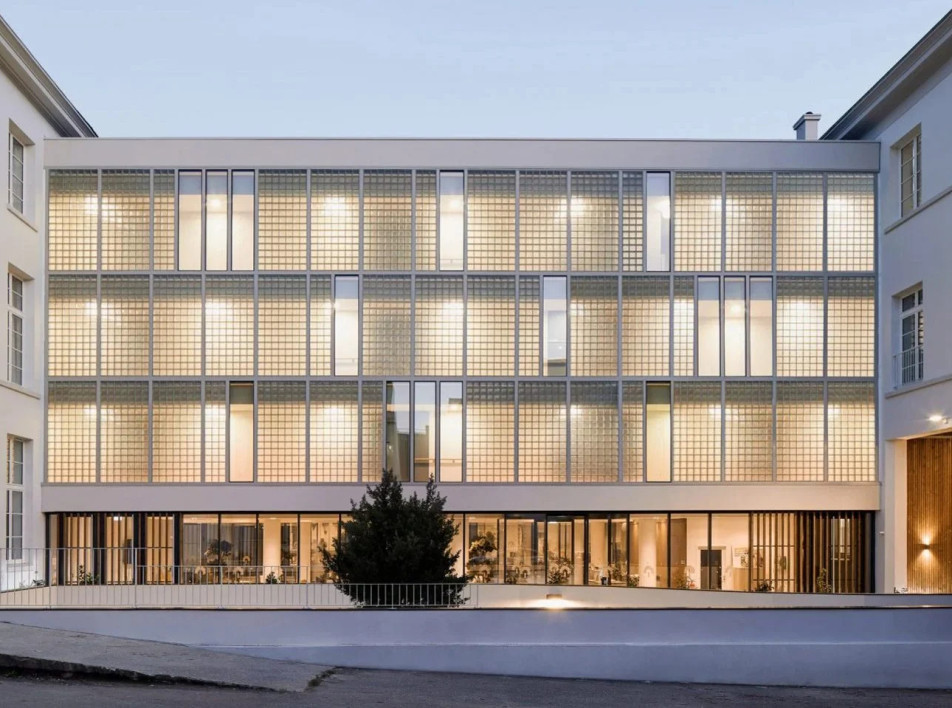 Многоквартирный дом в здании бывшей почты: проект Chatillon Architectes