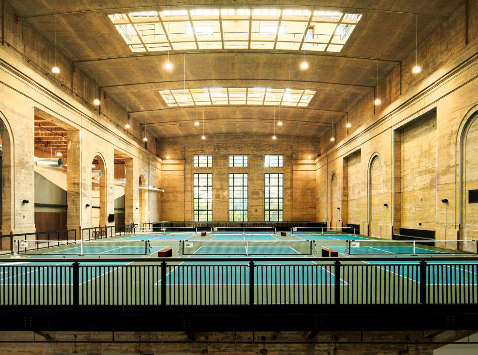 Спортивный клуб в здании заброшенной электростанции в Филадельфии