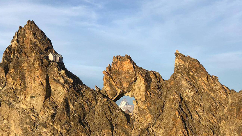 Префаб на горной вершине в Апуанских Альпах
