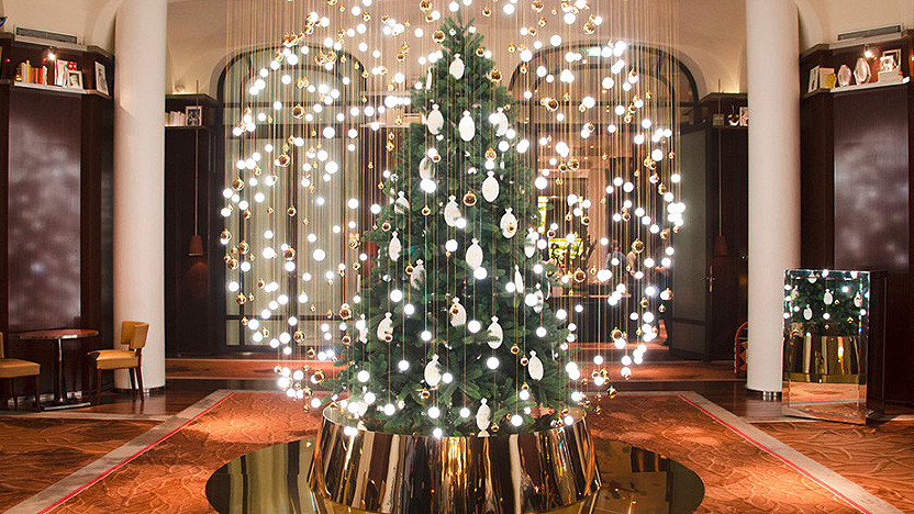 Merry Christmas! Рождественские елки в отелях и парках