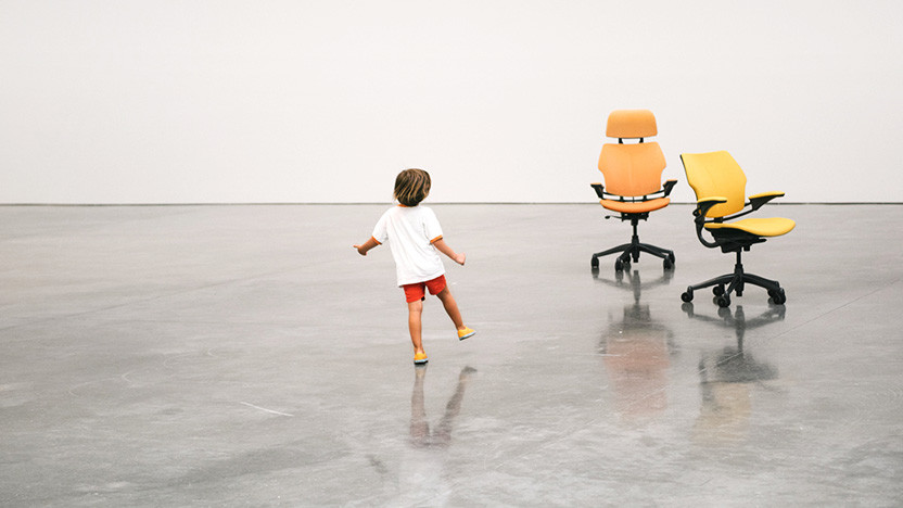 Урс Фишер: танцующие кресла в Gagosian Gallery