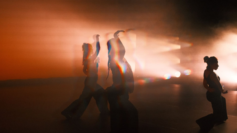 SOUND UP x Сontext: музыка, танец и свет в мультижанровом спектакле-перформансе