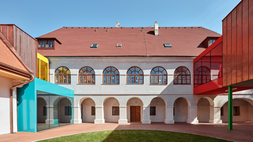 Реконструкция начальной школы в Вржесовице
