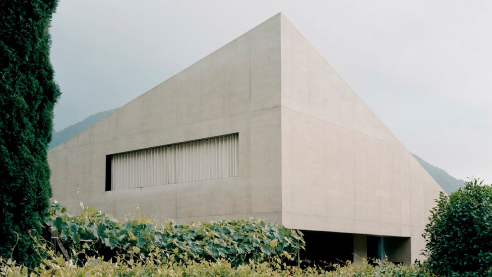 DF_DC: бетонный дом-пирамида в Швейцарии