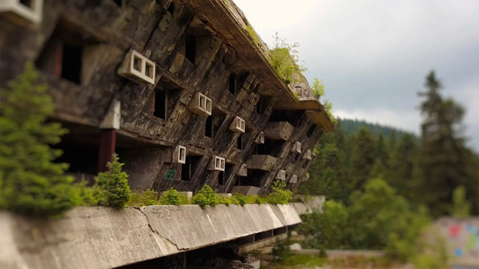 Фильм о заброшенной Олимпийской деревне в Сараево