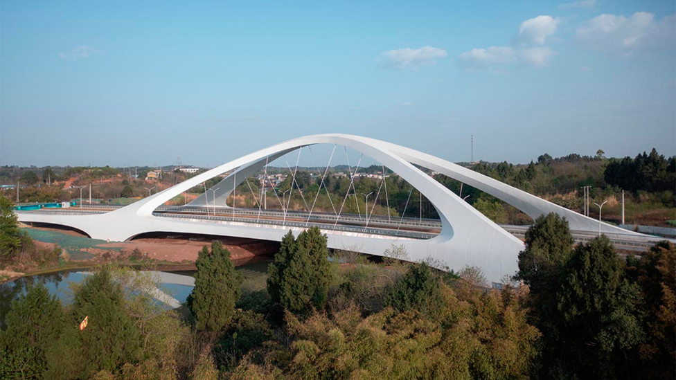 Zaha Hadid Architects: мост из «динамических кривых» в Чэнду