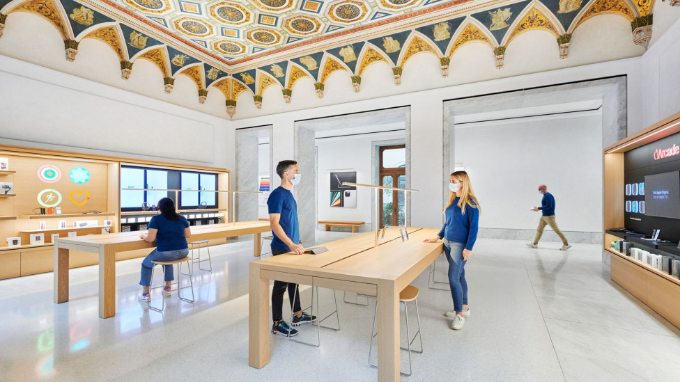 Foster + Partners: бутик Apple в римском палаццо