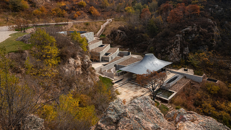 Монастырь в горах Цзиньшаня по проекту Atelier Deshaus