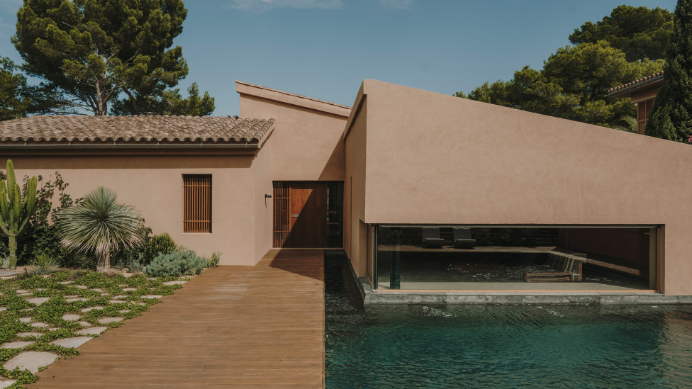 Вилла для семейного отдыха на Майорке: проект студии Holzrausch