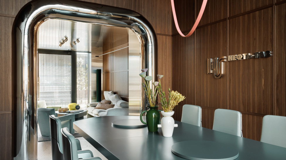 Офис строительной компании в Петербурге: проект студии Motif с иконами дизайна