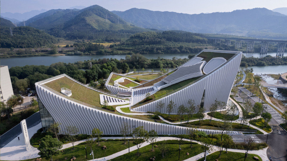 Музей с зелеными крышами в Китае: органичный проект Atelier Alter Architects