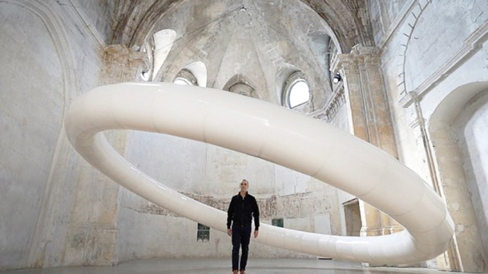 Винсан Леруа: инсталляция во французской церкви