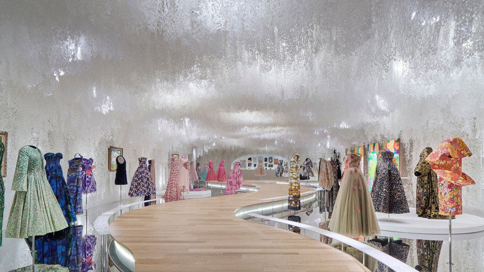 Christian Dior: Designer of Dreams: выставка в Токио по проекту OMA