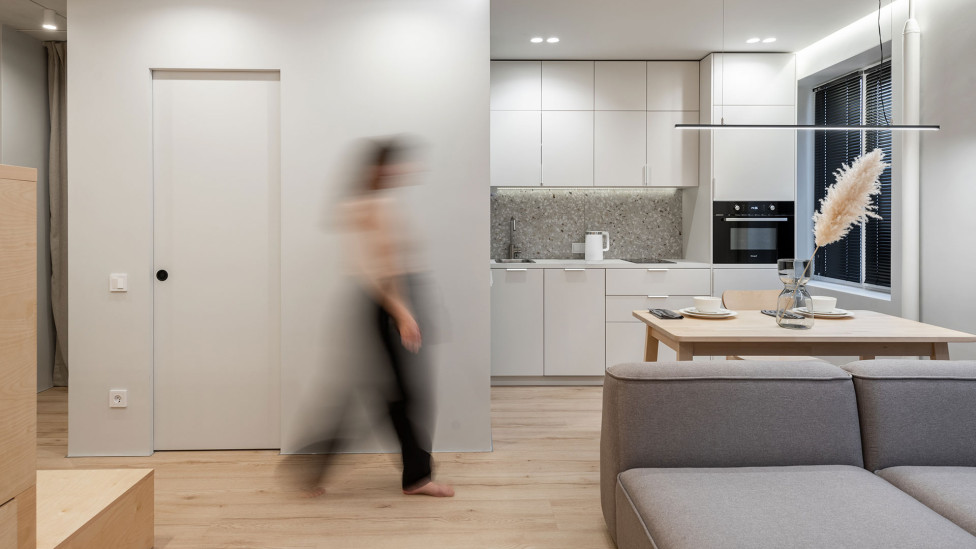 Simple Forms Interiors: функциональная квартира-студия для сдачи в аренду